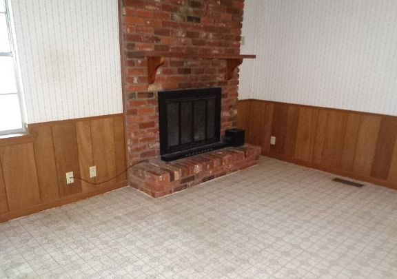 4th image of 901 W Burney St
