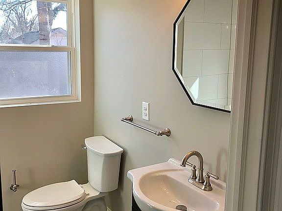3rd image of 1710 Marquette Ave