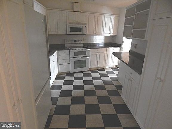4th image of 5904 Mount Eagle Dr APT 604