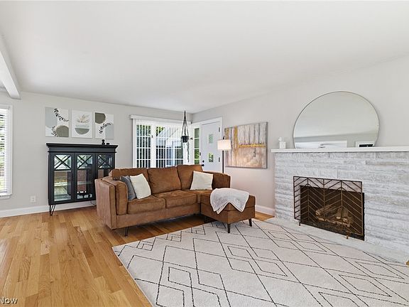 5th image of 822 Hoover Dr