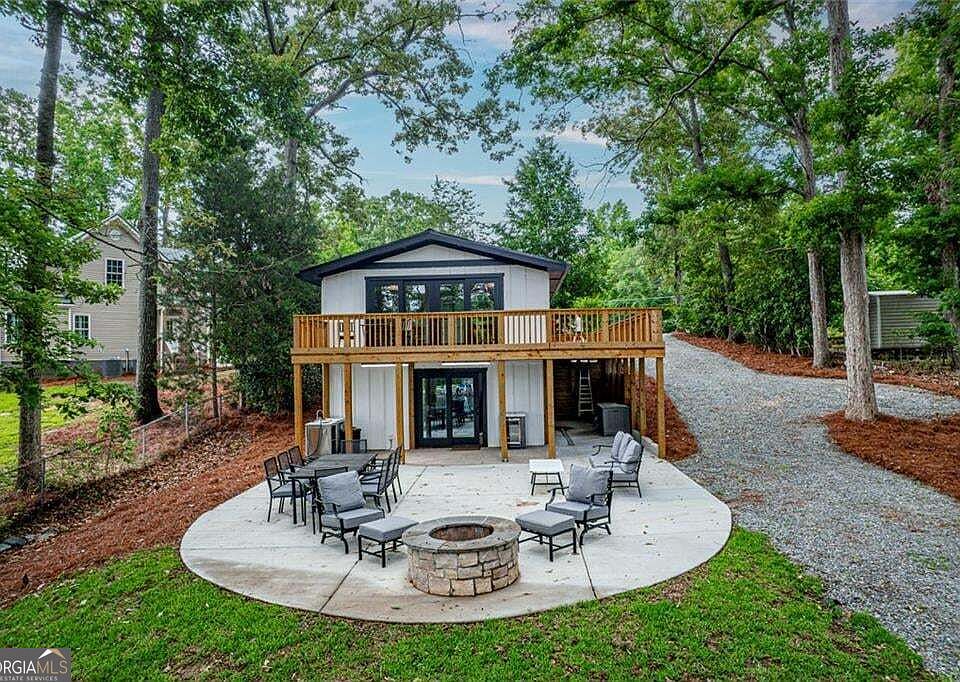 1st image of 233 Lakeshore Dr