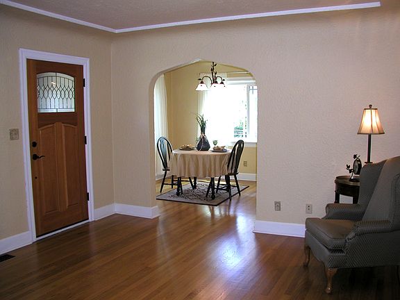 www.LamoureuxRealEstate.com