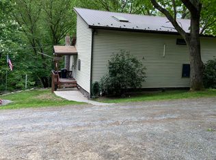 9 Jets Ln, Factoryville, PA 18419