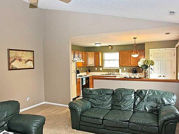 4th image of 1634 N Park Hill Dr