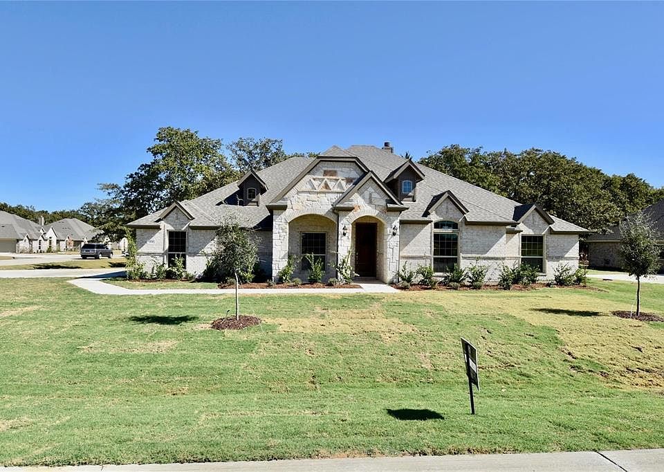 1st image of 106 Spanish Oak Dr