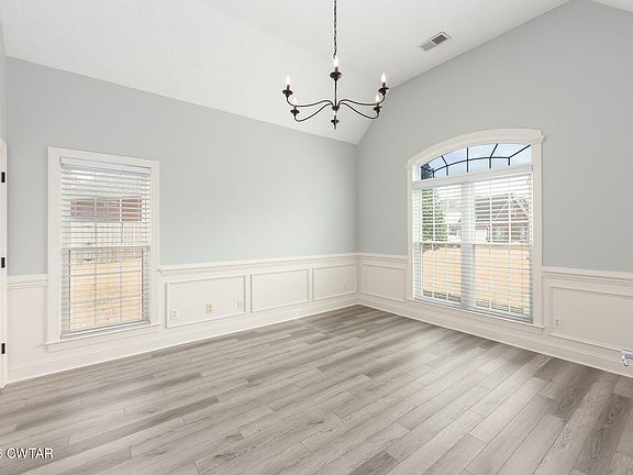5th image of 159 Larkwood Dr