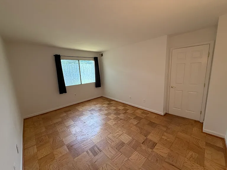 2911 Charing Cross Rd #6 — Photo 17