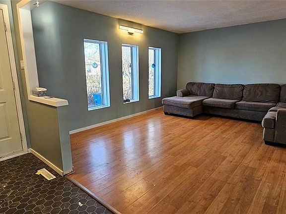 2nd image of 1010 104th Ave