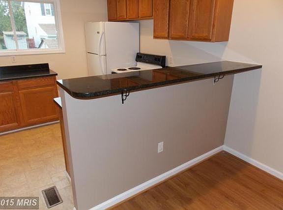 5th image of 6728 Roberts Ave