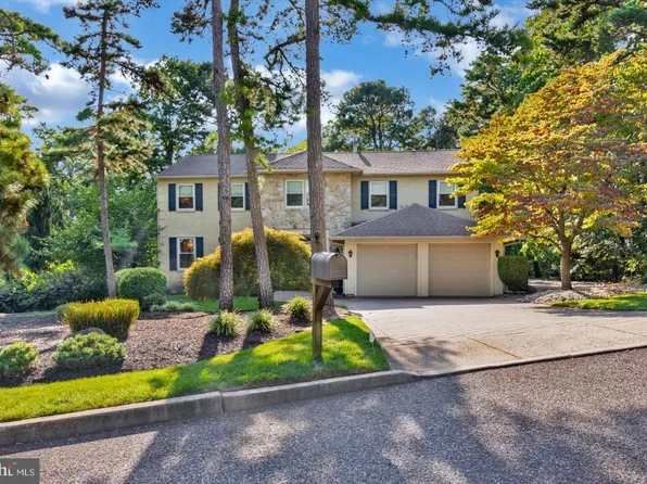 1 Chadwick Ct, Voorhees, NJ 08043