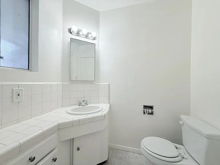 10565 Camarillo St — Photo 13