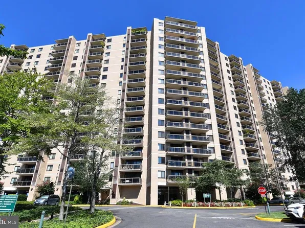 203 Yoakum Py Unit 623, Alexandria, VA 22304
