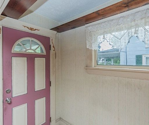 4th image of 132 N Huntington St