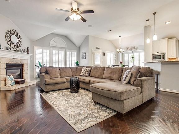 4th image of 8905 Lochgreen Ln