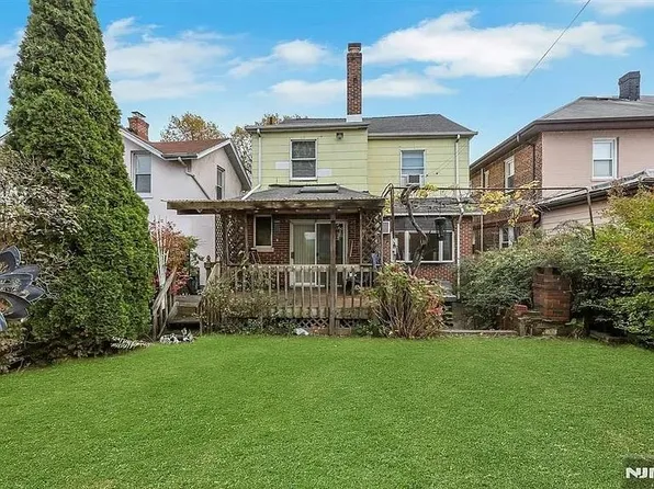 451 Wilfred Terrace image 14 of 21