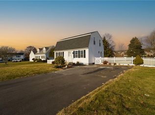 9 Sundown Ln, Middletown, RI 02842