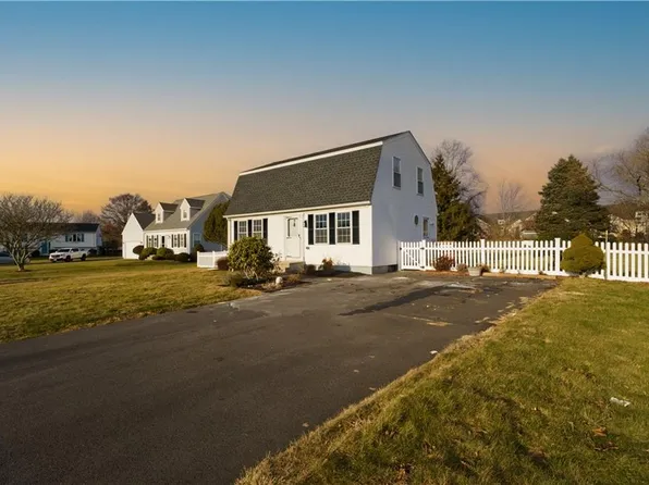 9 Sundown Ln, Middletown, RI 02842