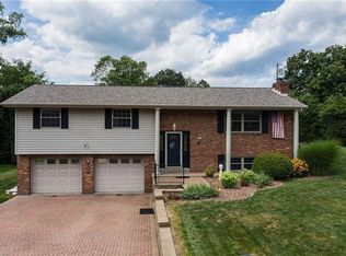 102 Parkridge Dr, Aliquippa, PA 15001