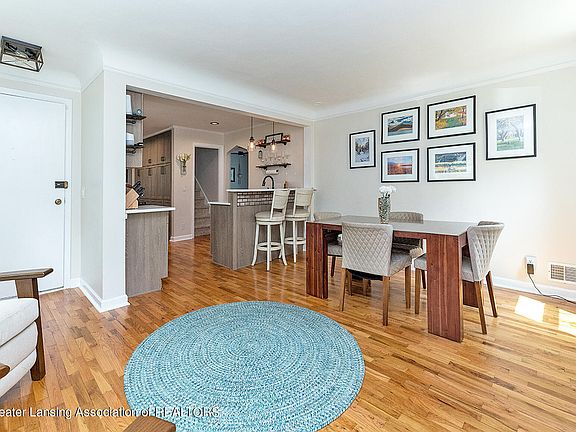 3rd image of 544 Durand St