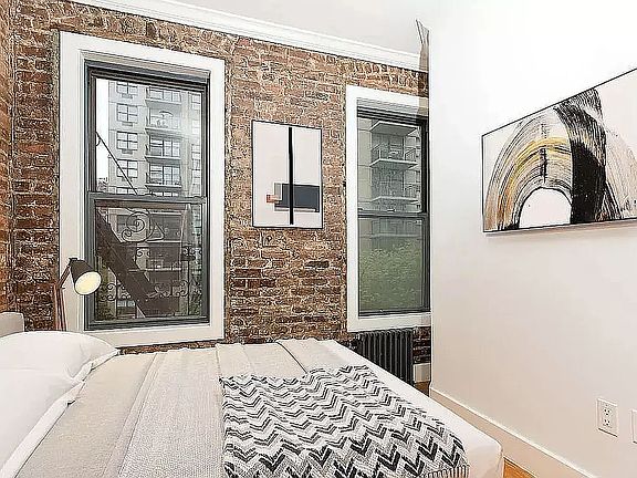 3rd image of 440 W 47th St APT 4G