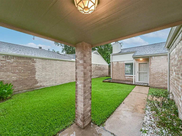 18515 Meadows Way Dr — Photo 25