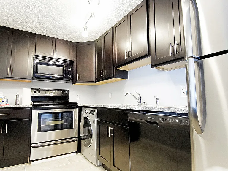 Olmsted Falls Village Apt - SPO Properties — Photo 4