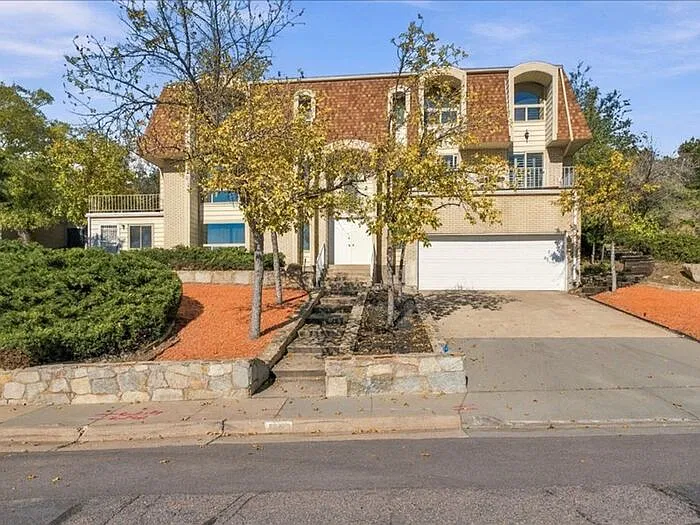 1243 E Chandler Dr
