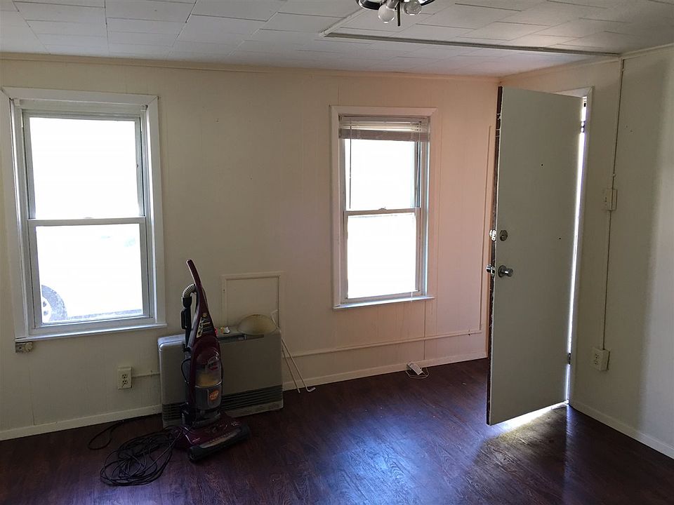 2nd image of 15 Lansing St
