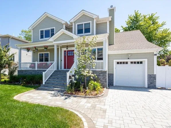 2375 Narraganset Avenue, Seaford, NY 11783