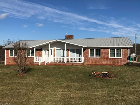 4727 Joy Ranch Rd, Woodlawn, VA 24381