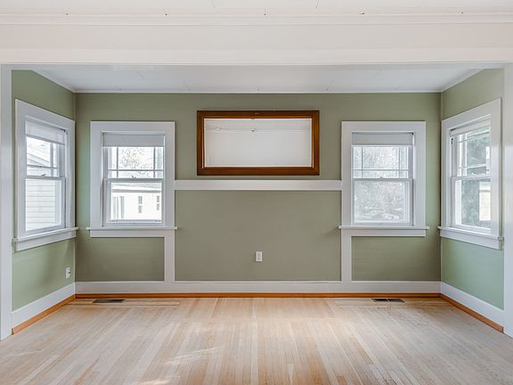 4th image of 3601 SE Grogan Ave