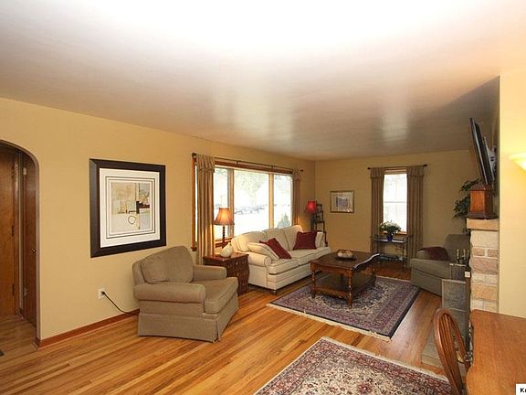 3rd image of 17 Delano St
