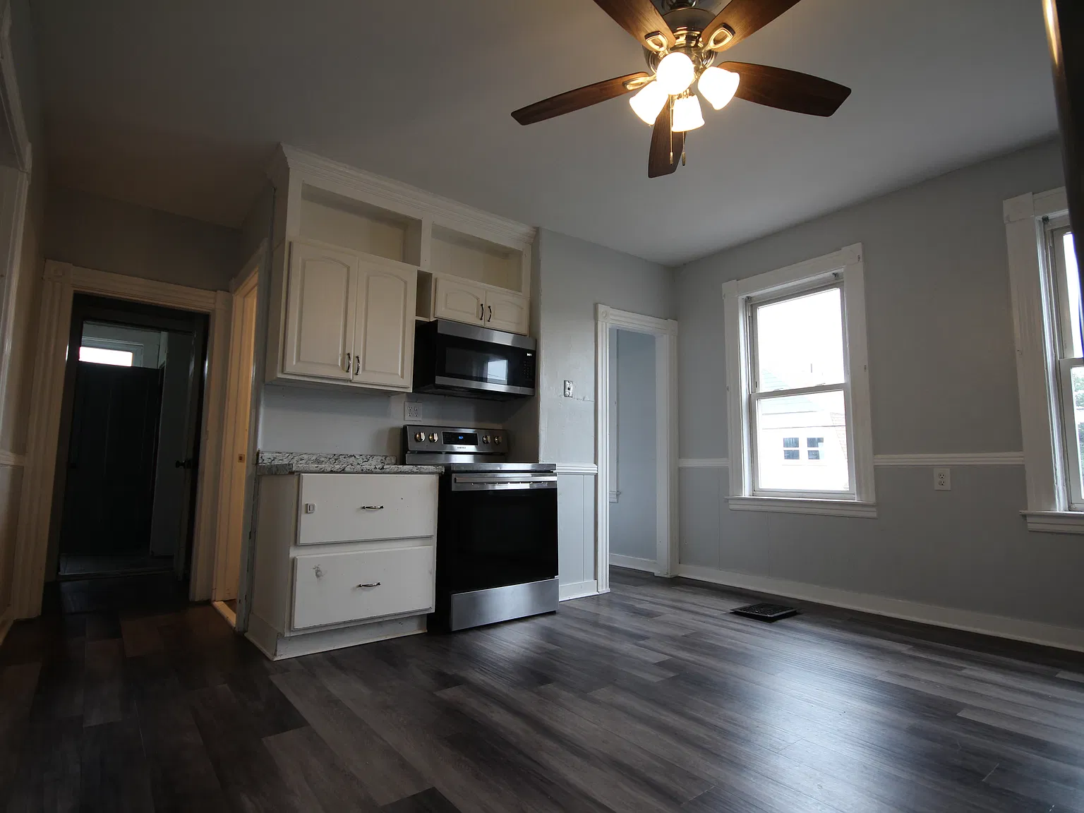 3 bed, 1100 sqft, $2,400 — Photo 3