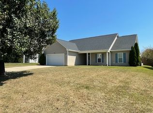 1923 Lioncoward Dr, Fayetteville, NC 28314