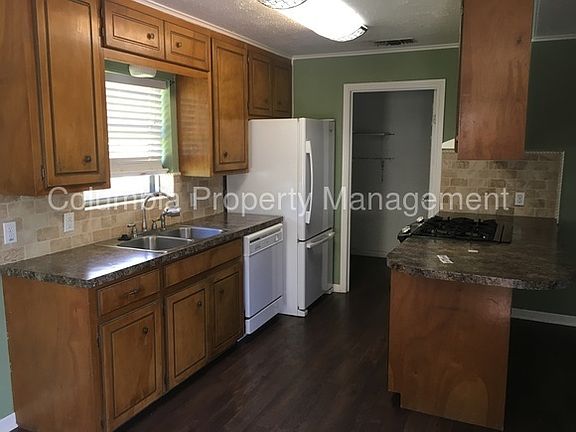 3rd image of 715 E 18th St