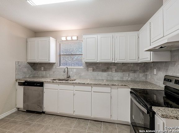 2nd image of 3707 Petry Dr