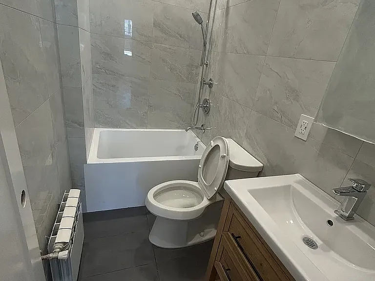 215 N 7th St #5 — Photo 3
