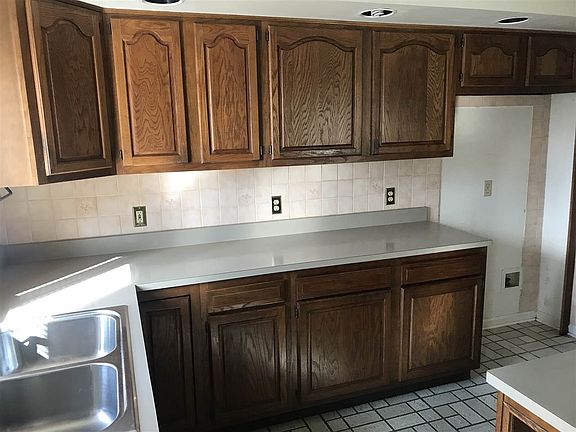 5th image of 3361 Idaho St