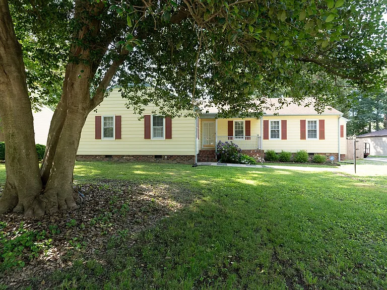4329 Deertrail Dr N — Photo 40