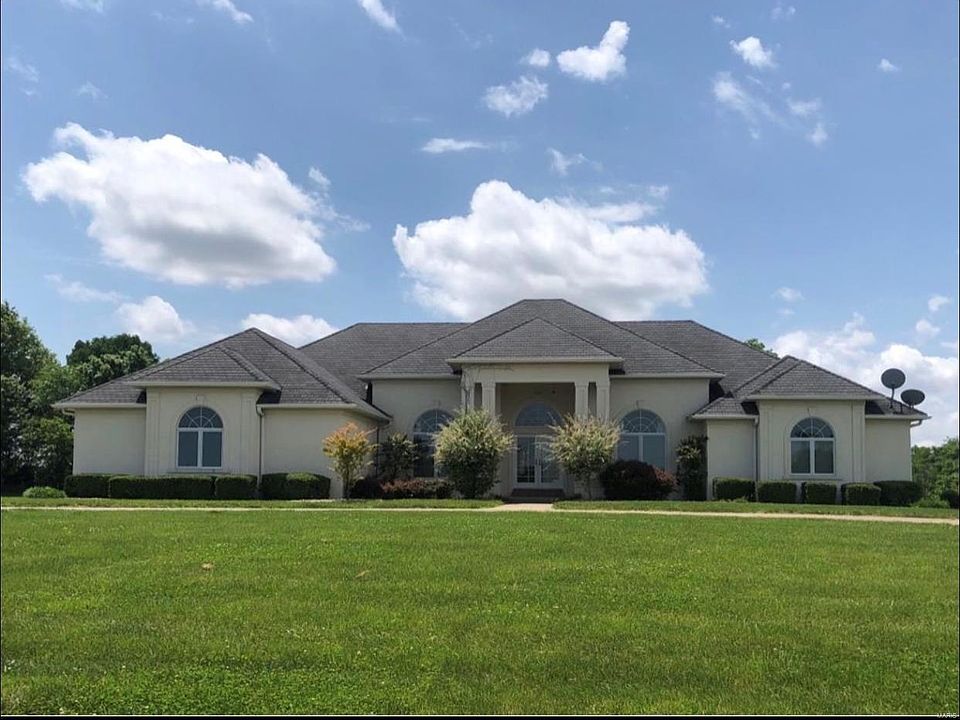 1st image of 684 Royal Lake Dr