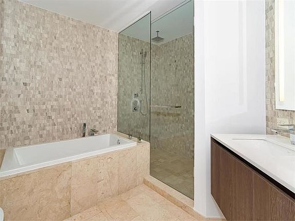 5th image of 31 SE 6th St APT 1816