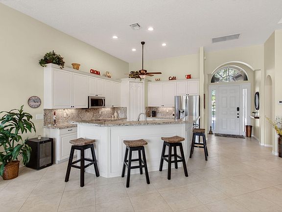 4th image of 7084 Vesuvio Place