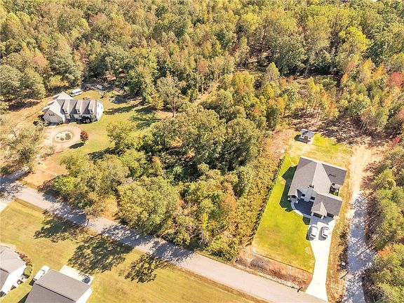 3rd image of 1025 Saluda Lake Rd