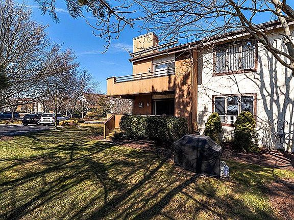 2nd image of 113 Easterly Dr #113