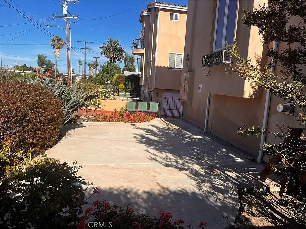 3 bed, 2170 sqft, $4,400 — Photo 4