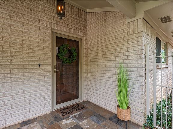 3rd image of 1818 Laura Ln