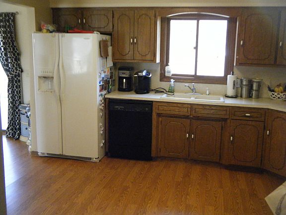 4th image of 824 Redwood Ln