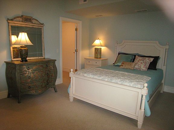 Bedroom (lower level)