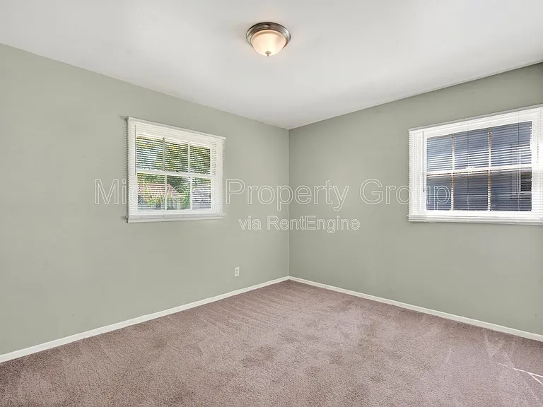 409 Shepley Dr — Photo 11