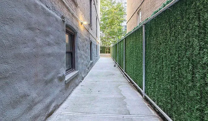 Rented by Artur Gutman, LREB | media 20